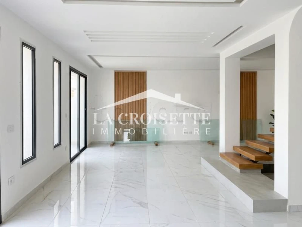 Triplex S+4 avec jardin à louer à La Marsa MTRL0058