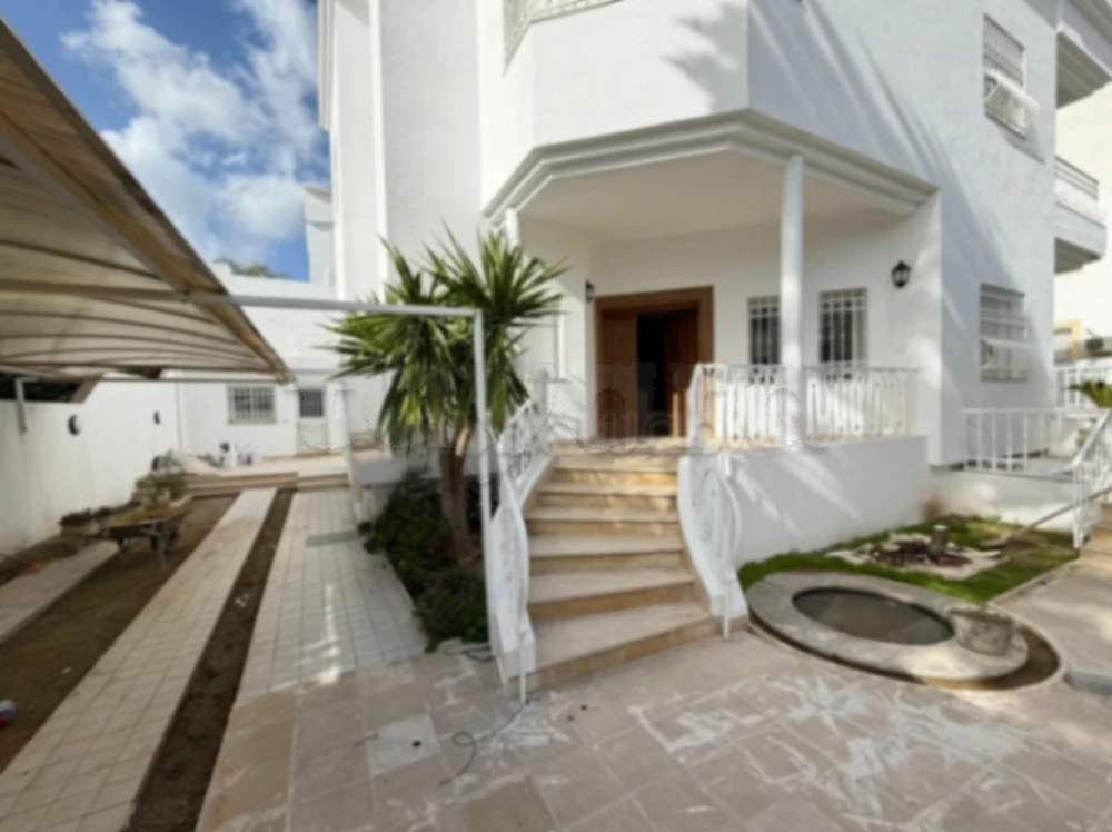 A vendre villa moderne S5 aux Jardins D'El Menzah 1