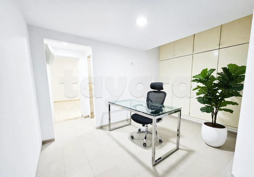 BUREAU MENZAH 9
