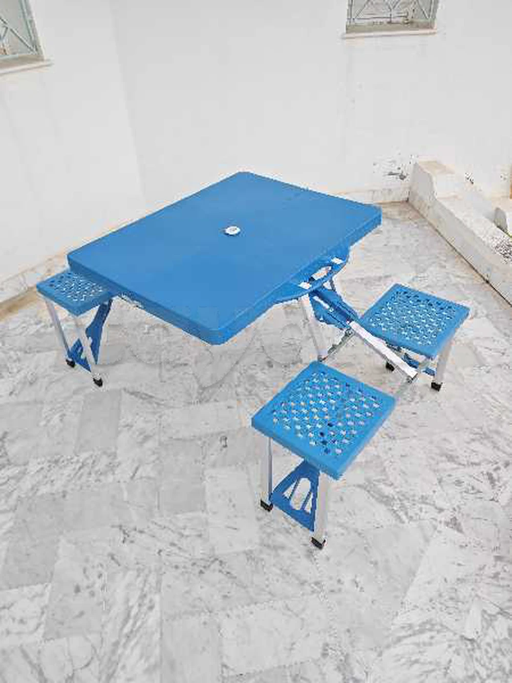 Table pliante avec parasol