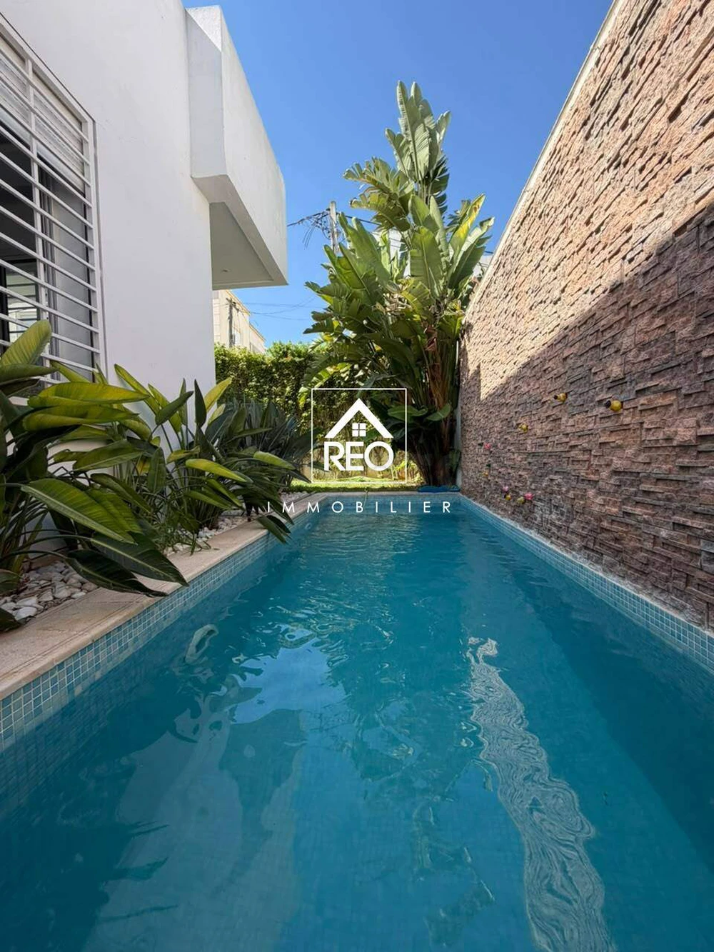 À LOUER : Une Villa S+3 avec jardin et piscine à La Marsa