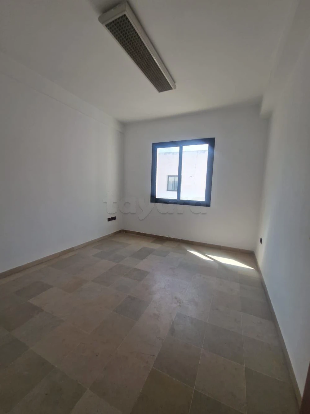 À LOUER – HALL +4 À MONTPLAISIR