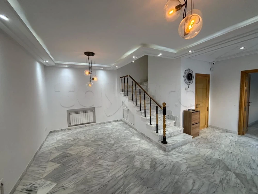 *VILLA NEUVE S+4 - CITÉ EL GHAZELA - 520.000 DT*
