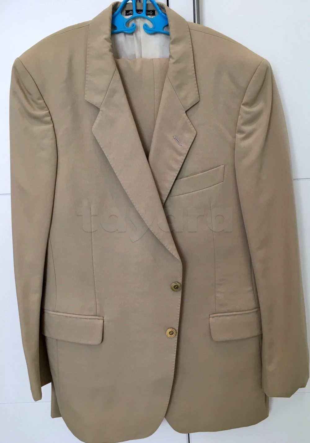 costume comme neuf 70 DT . 2 différents . T44/46 La marsa 22510860.