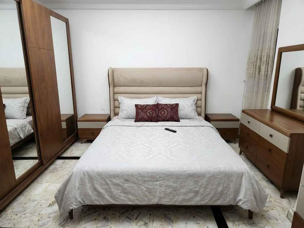 À vendre – Chambre à coucher en bois Blenz