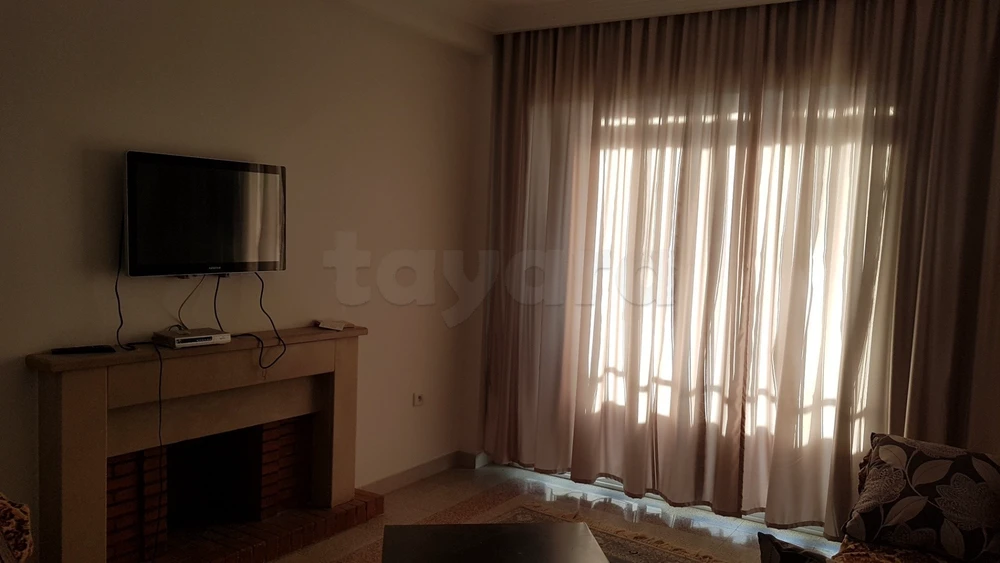 À LOUER – Appartement S+3 semi-meublé et climatisé à Menzah 1