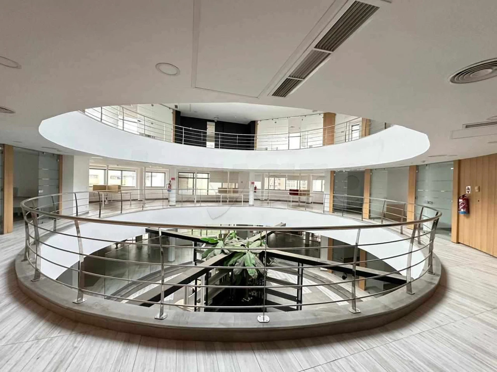 A louer 4 plateaux 2260 m² aux Berges Du Lac 2