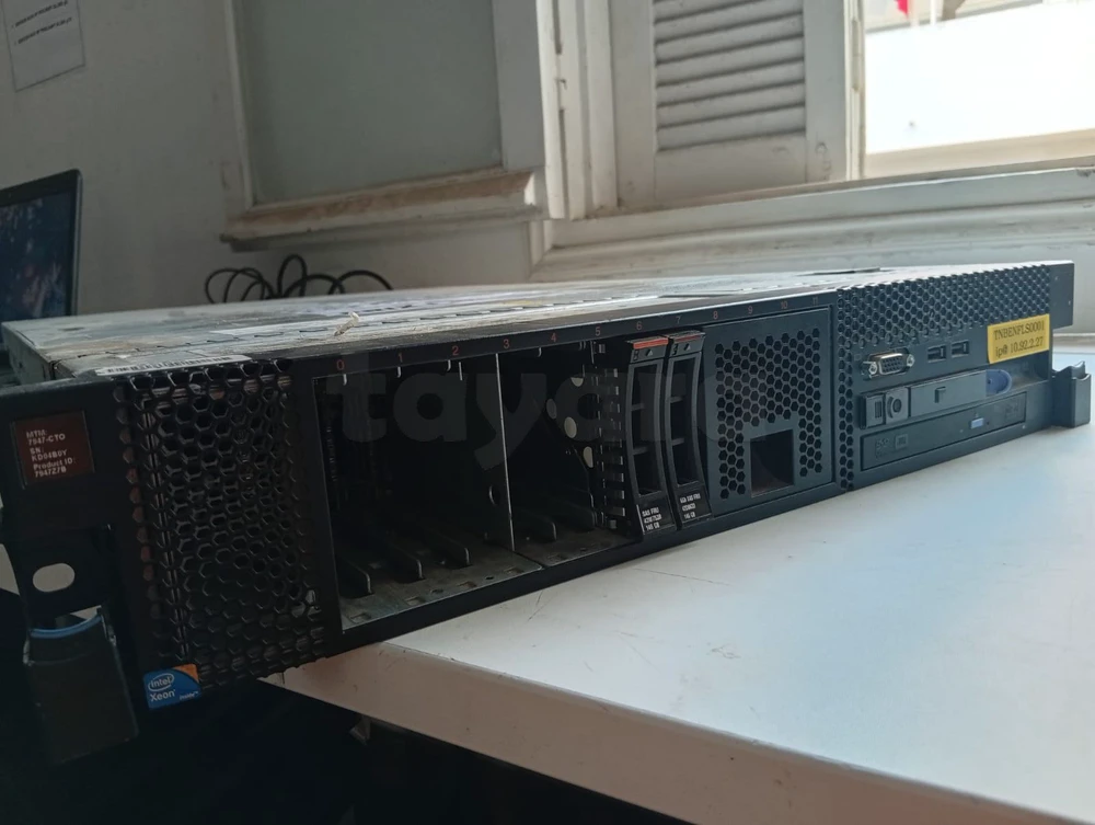 Serveur Professionnel IBM System x3650 M2 / Double Xeon / 32G RAM