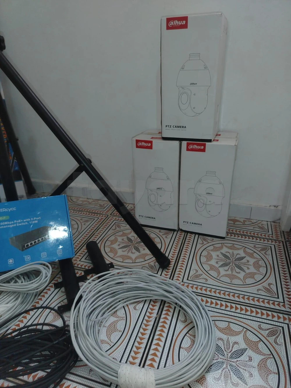 KIT 3 CAMÉRAS IP DAHUA 2MP + SWITCH PoE 8 PORTS