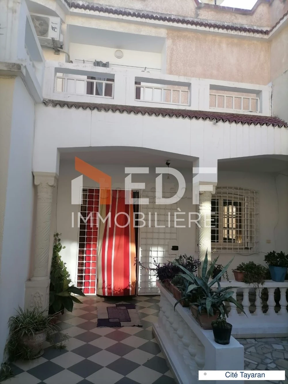 Villa en Triplex Avec Studio à vendre à cité tayaran Bizerte