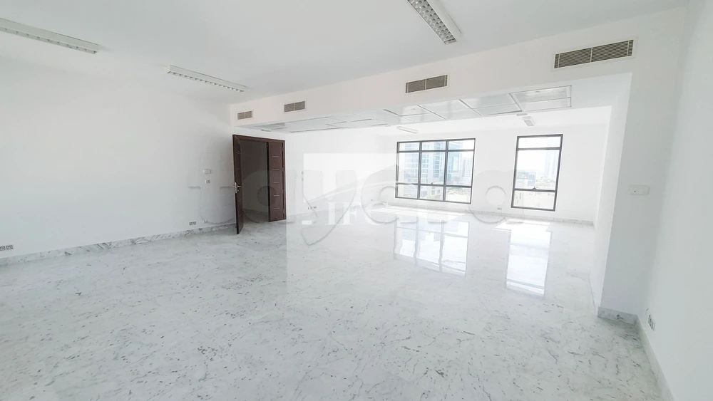 Bureau en 5 espaces -285m²- Lac 1 – IFCL1287