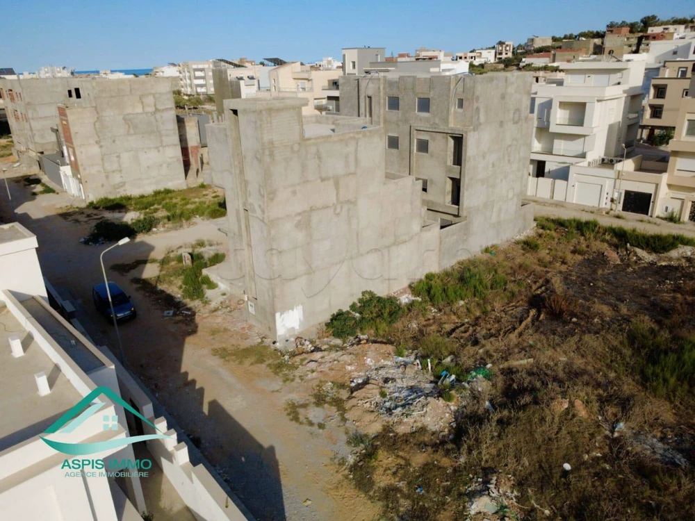 Terrain 242 m² à Jinen El Mansourah