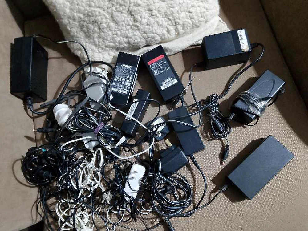 lots plusieurs chargeur PC neuf