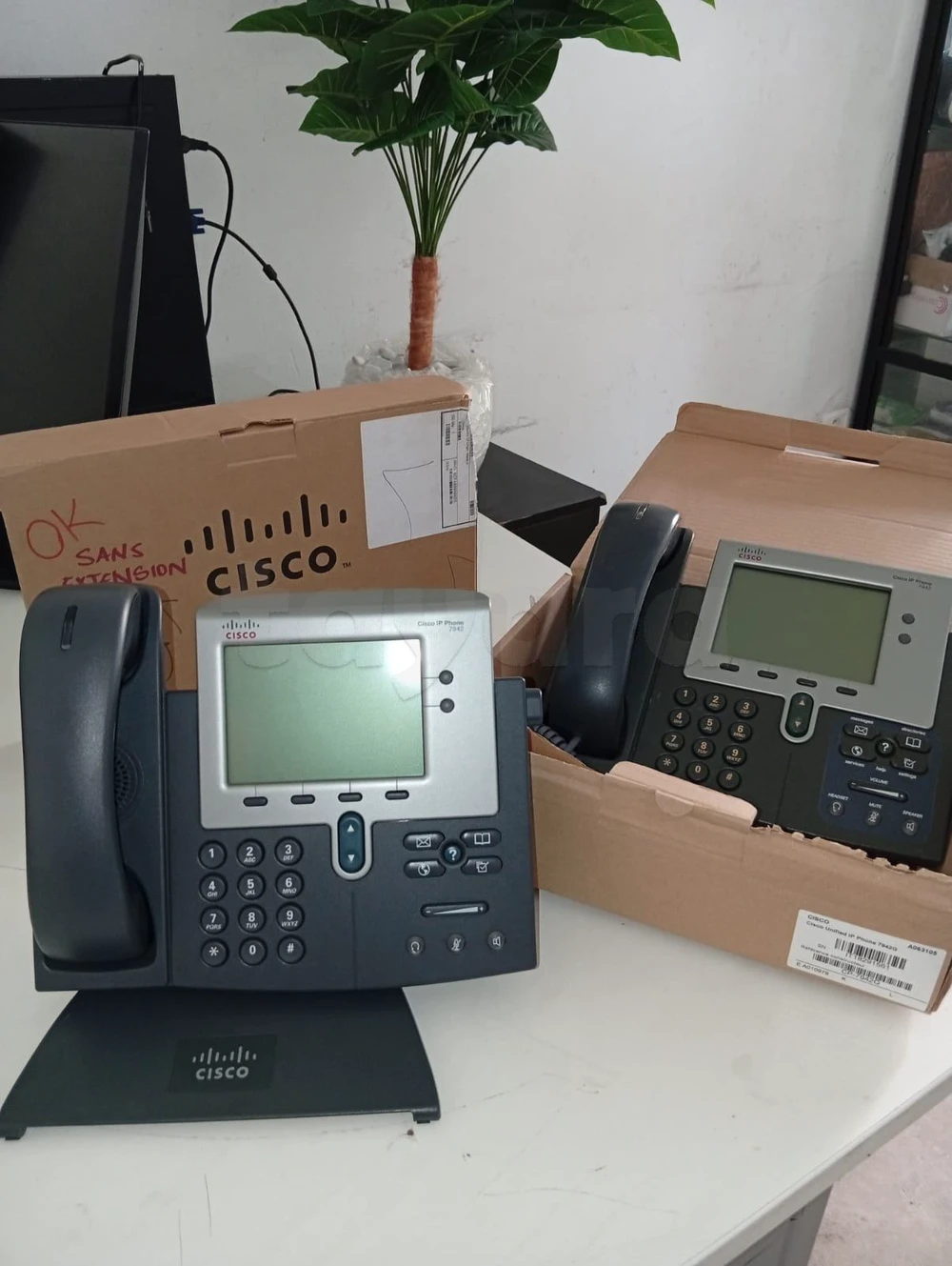 TÉLÉPHONES IP CISCO 7942 EN TRÈS BON ÉTAT / DANS EMBALLAGE !