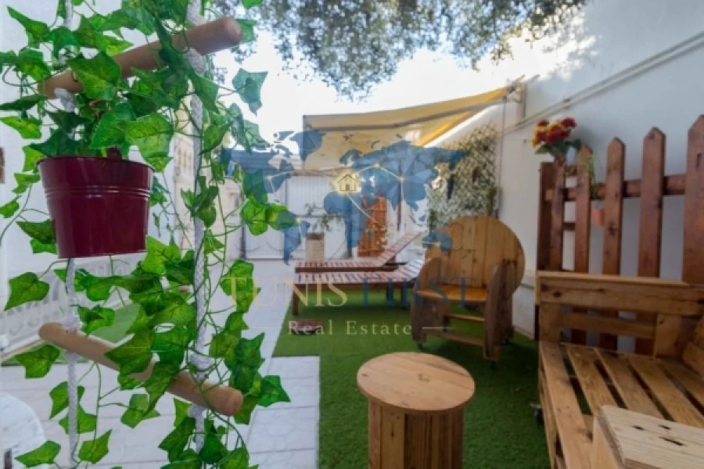 A louer un rez de jardin S+2 meublé pour courte durée à La Marsa Corniche