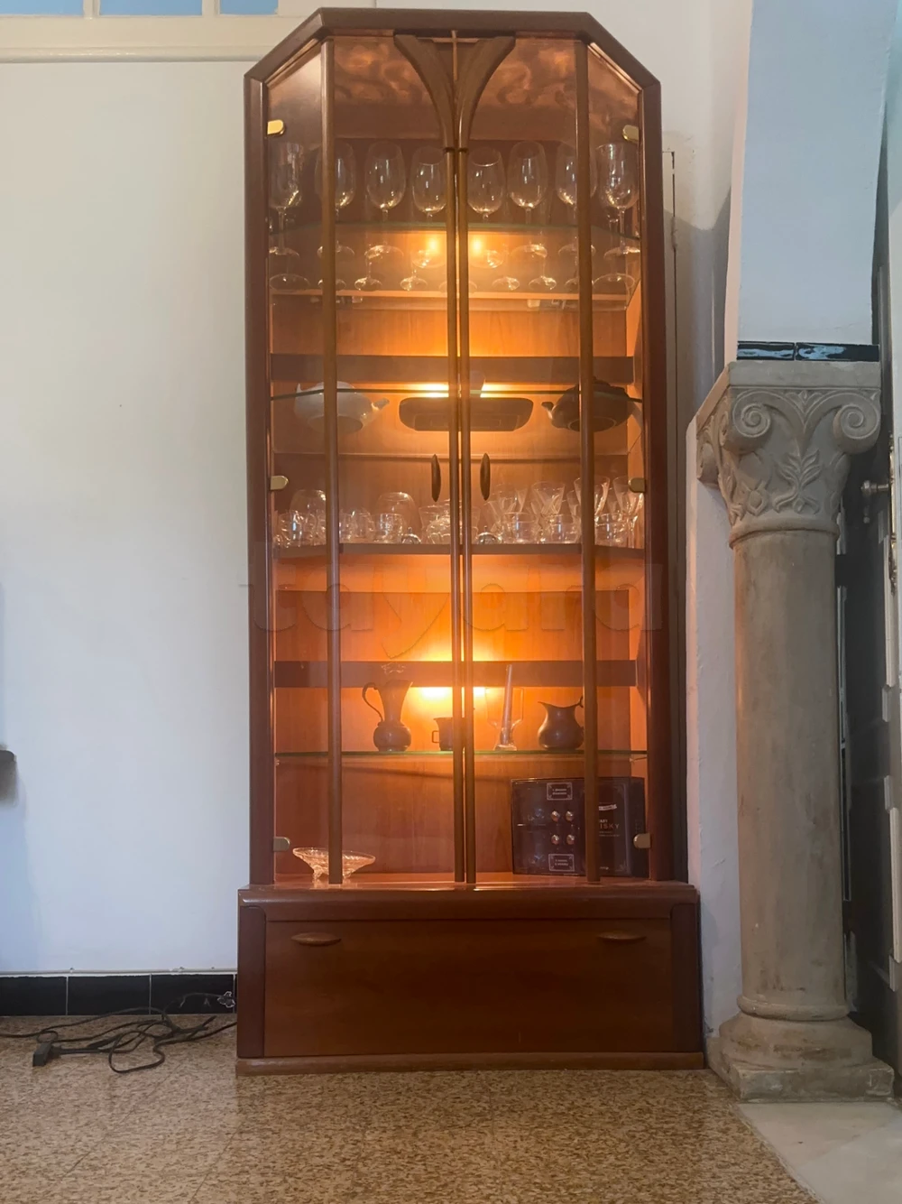 📢 À VENDRE : Magnifique Argentière / Vitrine de Salon en Bois