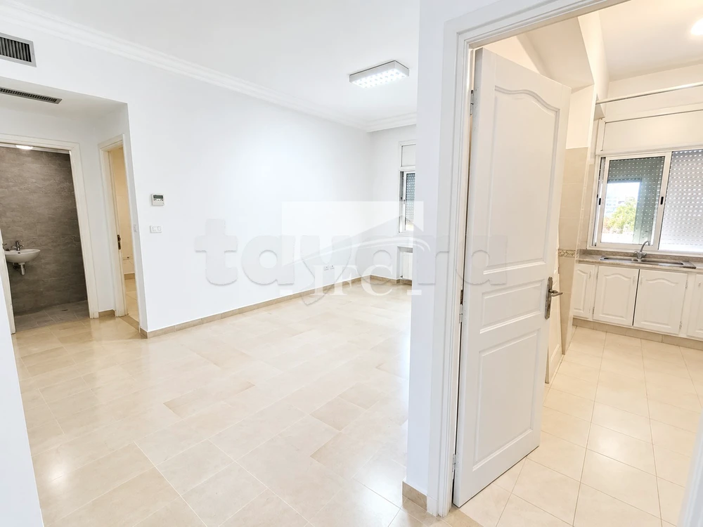 Bureau à louer-50m²-Ariana-Menzah8-IFCA182