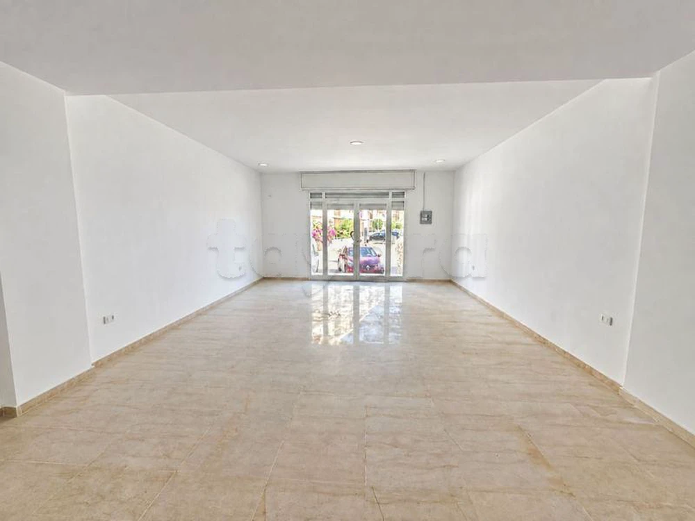 À vendre fonds de commerce tous commerces de 65 m² à El Mourouj 6