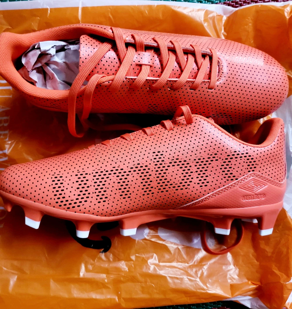 Crampon Umbro, neuf