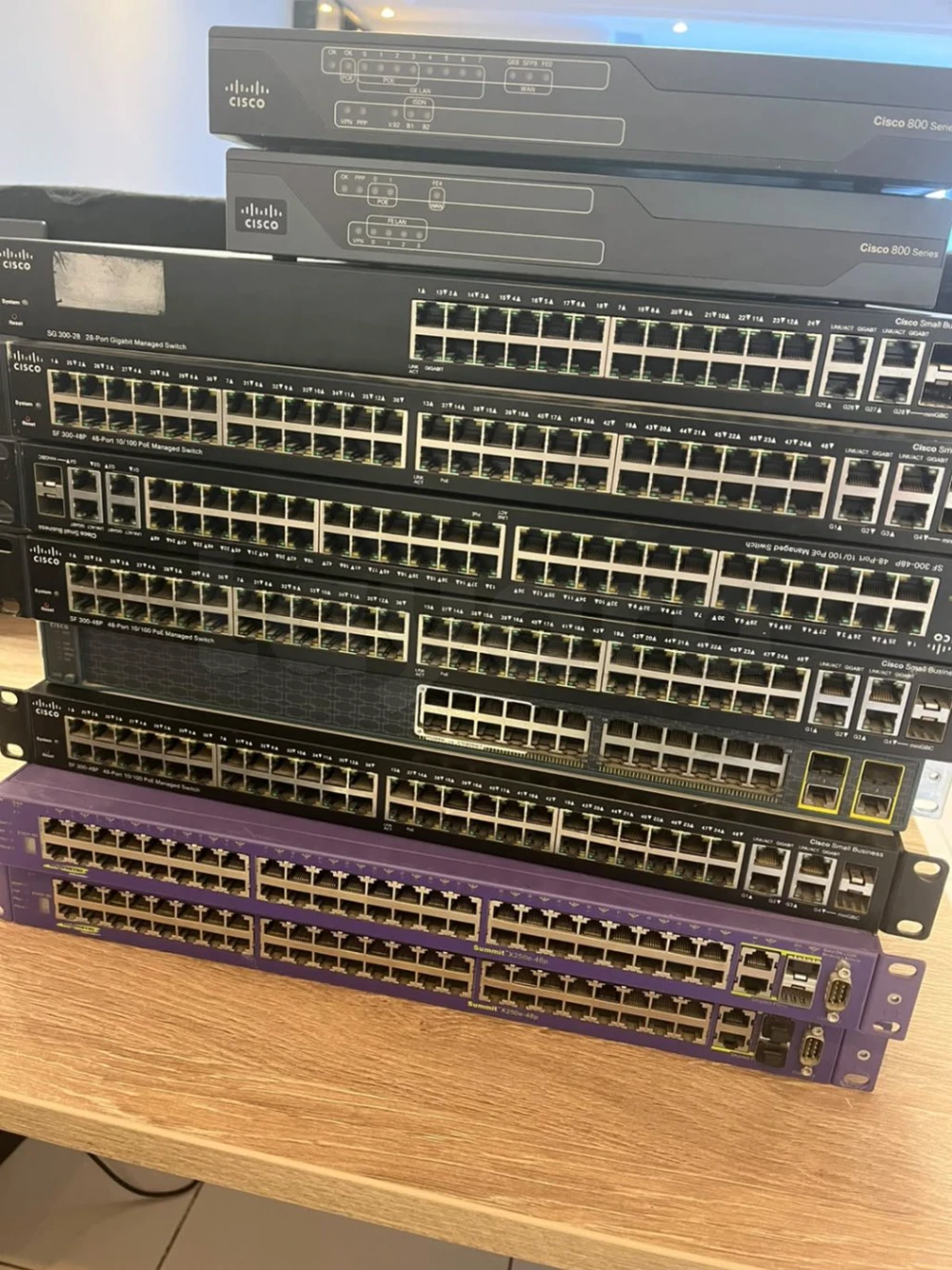 Baie informatique Legrand 42U + Lot Switchs Cisco