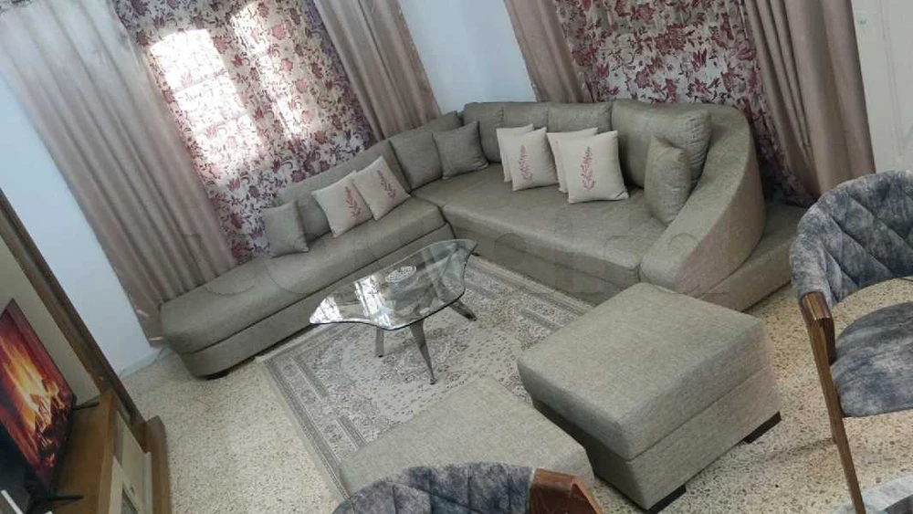 Salon séjour forme L + 2 pouffes