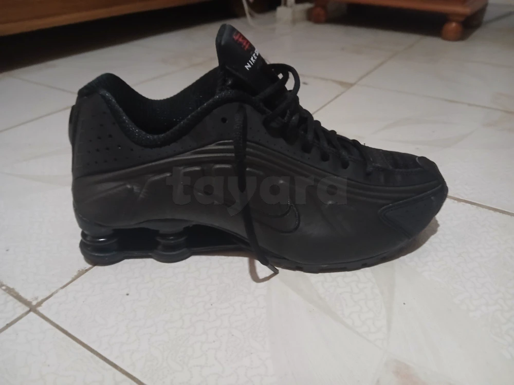 NIKE AIR SHOX NOIR T.43 DE FRANCE