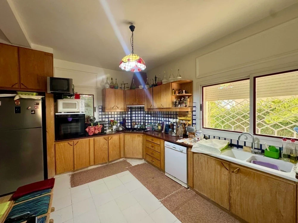 À vendre –Magnifique villa à Cité Ennasr 1 avec jardin