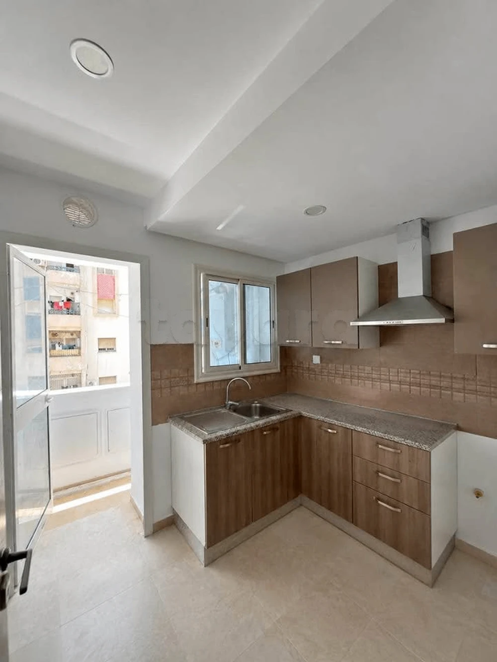 🏡 À VENDRE – S+1 au 1er étage | Titre individuel 📜 | Abri de voiture 🚗 | Aïn Zaghouan