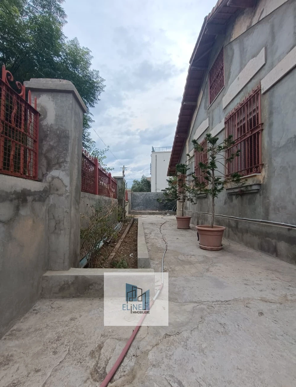 VILLA A MEGRINE COTEAUX TEL 54794673