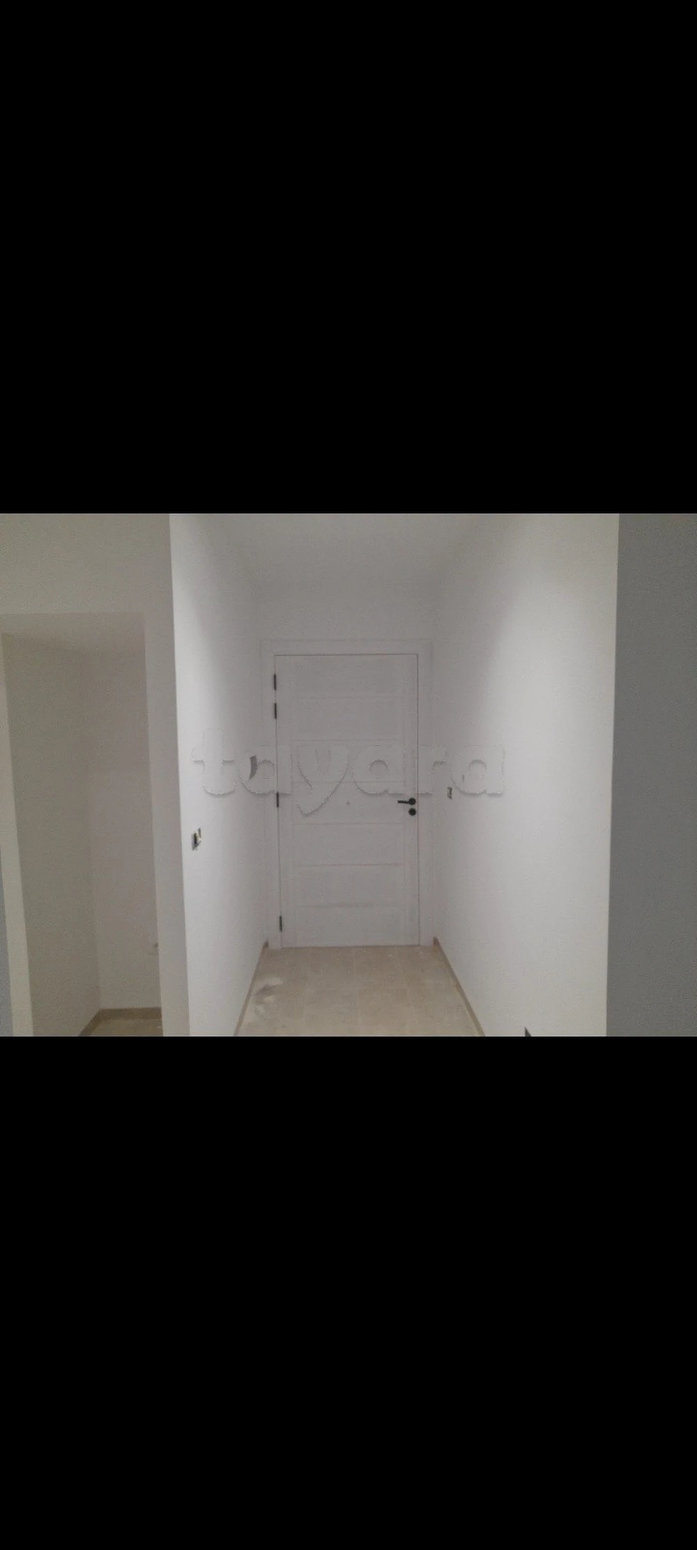A louer appartement s+2 meublé ou non meublé avec balcon sur l'avenue principale à Ariana Soghra en face d'Esprit Tél : 20 378 062