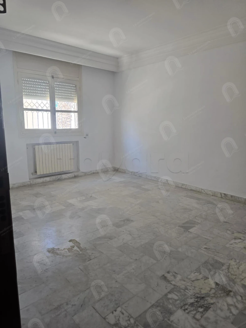 A louer un appartement S+2 situé au 1er étage