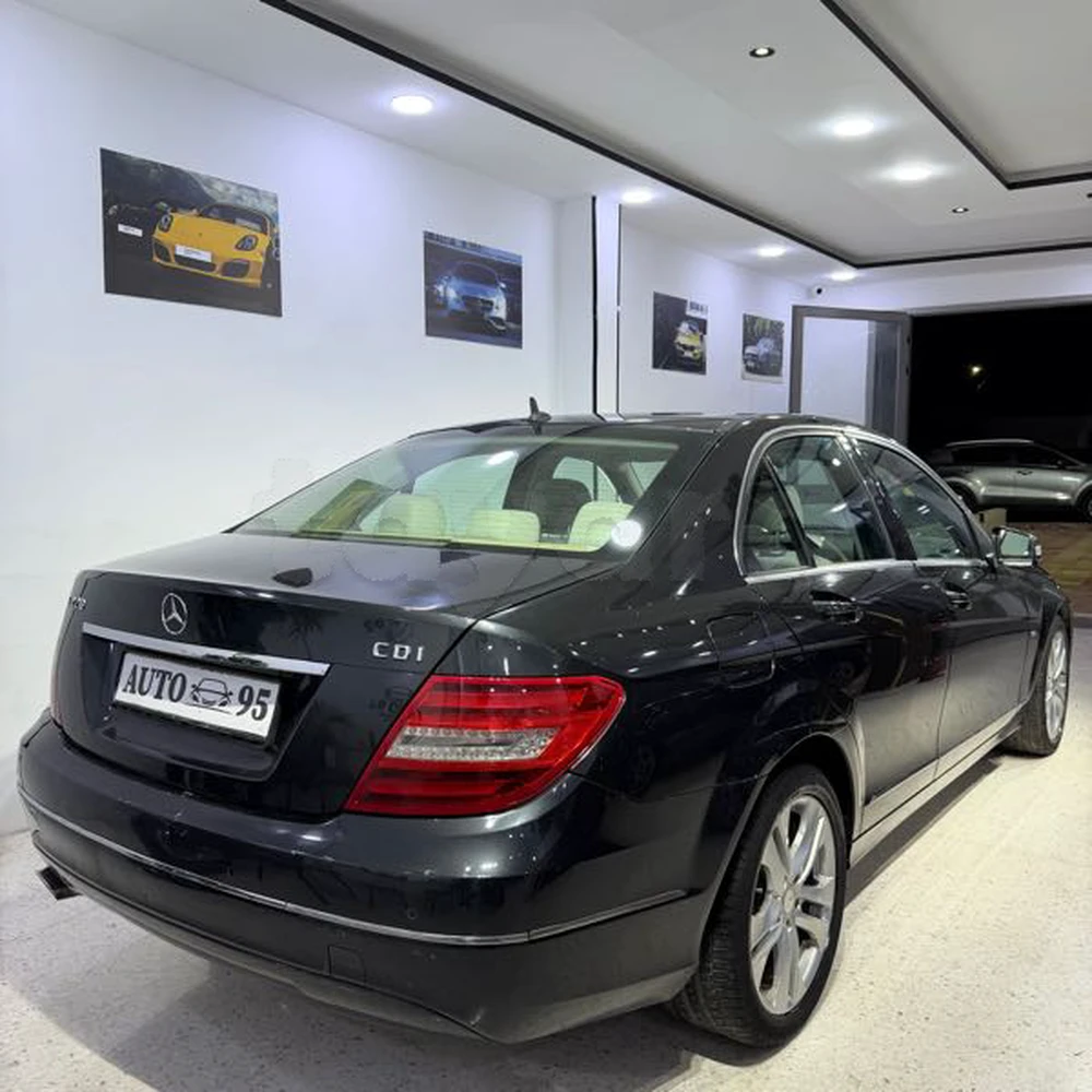 Mercedes-Benz 220