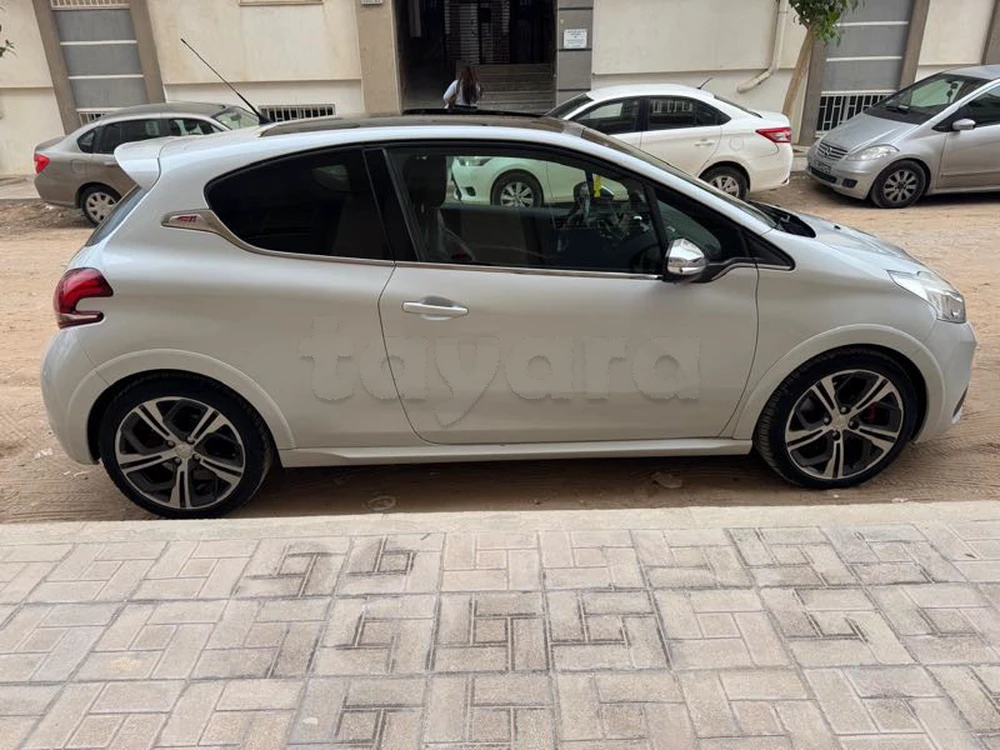 Carte voiture Peugeot 208