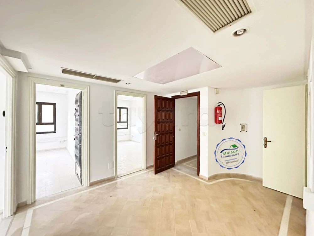 A louer immeuble 74 pièces à Montplaisir