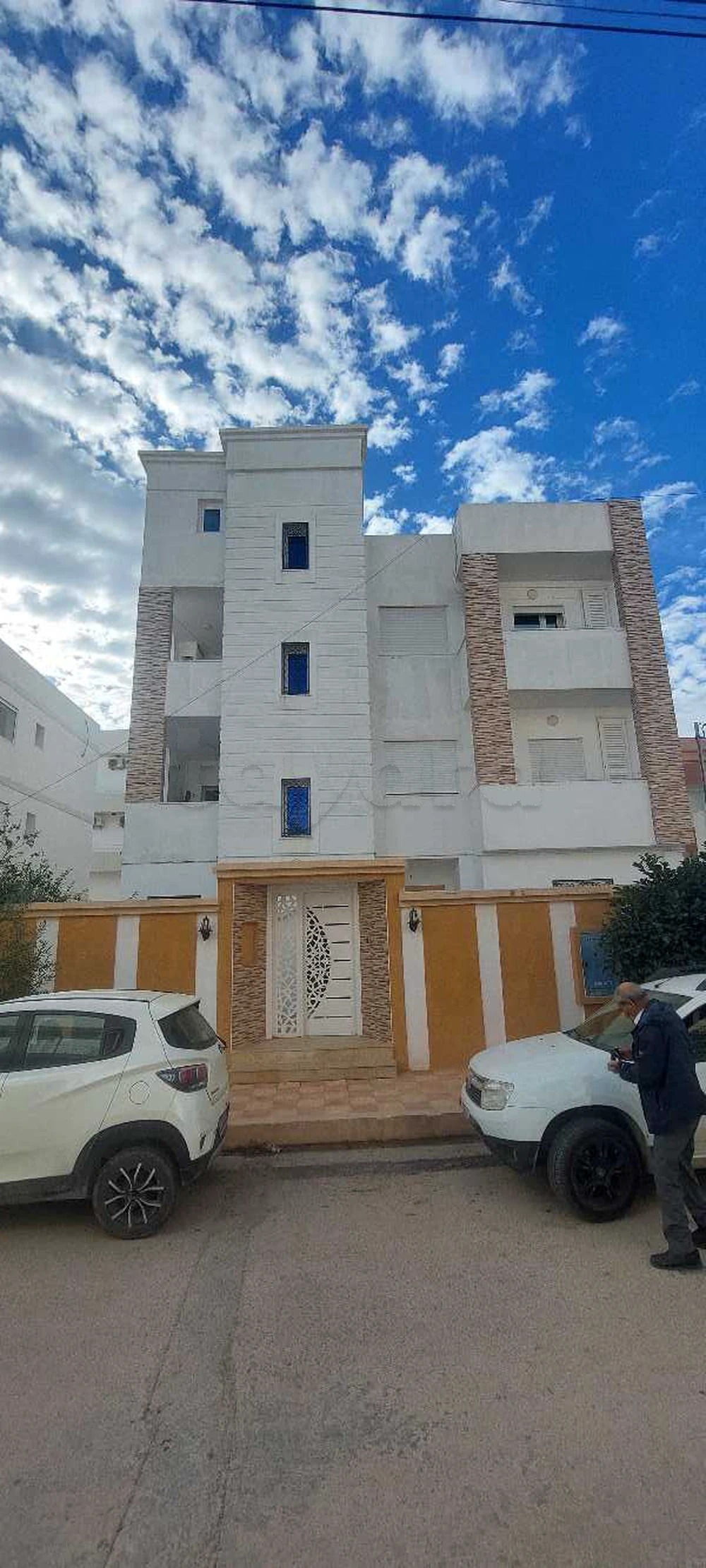 appartement en 1er étage devant lycée pilote sahloul à louer