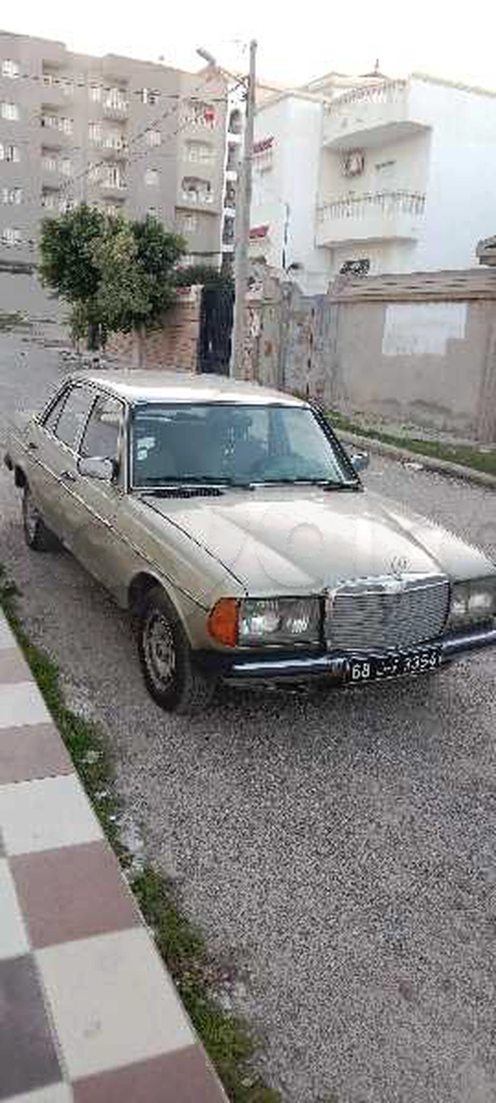 Mercedes-Benz 220