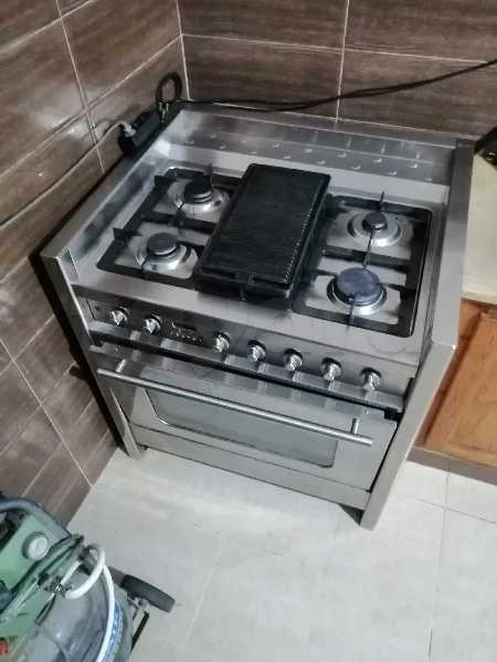 Combie cuisinière/hôte /dalle de granit importé