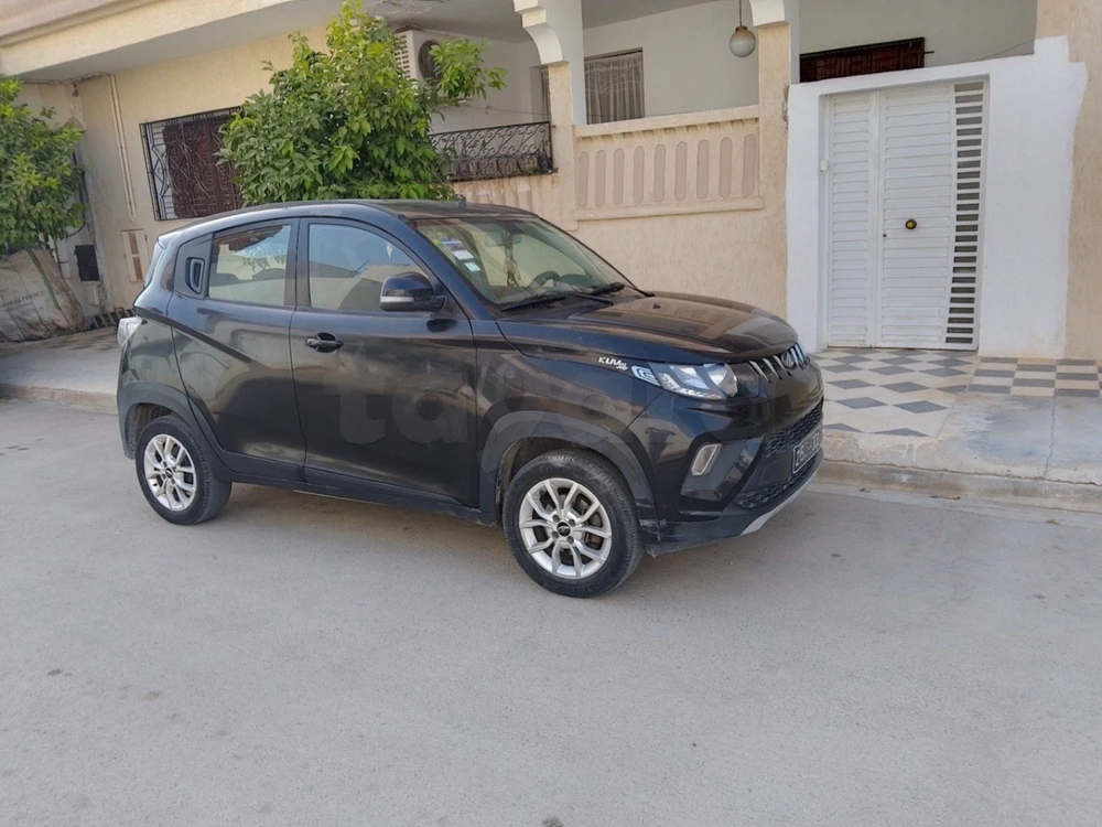 Carte voiture Mahindra Hover