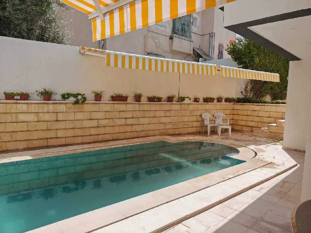​🏡 A VENDRE : Villa de Tres Haut Standing avec Piscine - Ain Zaghouan Nord 🏡.