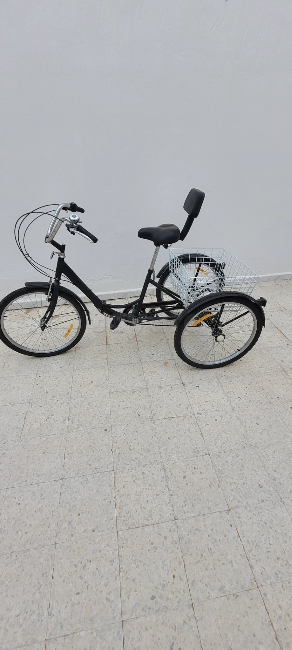 Tricycle adulte 3 roues avec panier et dossier – jamais utilisé