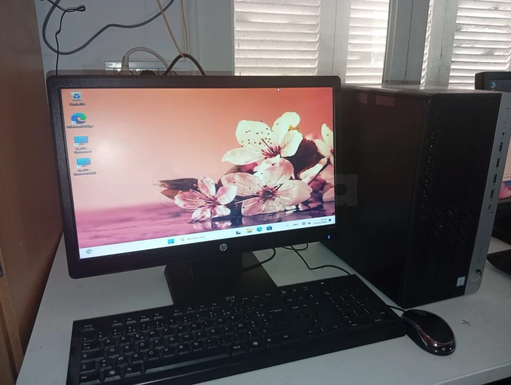 PC Bureau HP ProDesk 600 G4 MT / Intel Core i3-8éme / 8 Go RAM / Windows 11 Pro / Écran HP