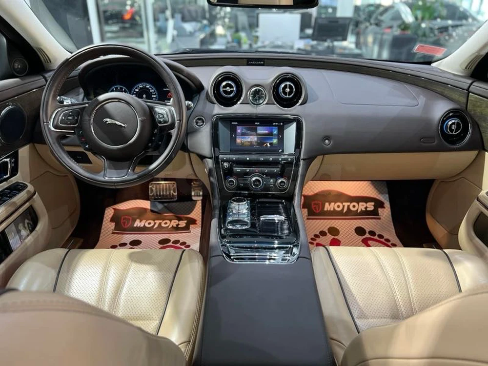 Carte voiture Jaguar XJ