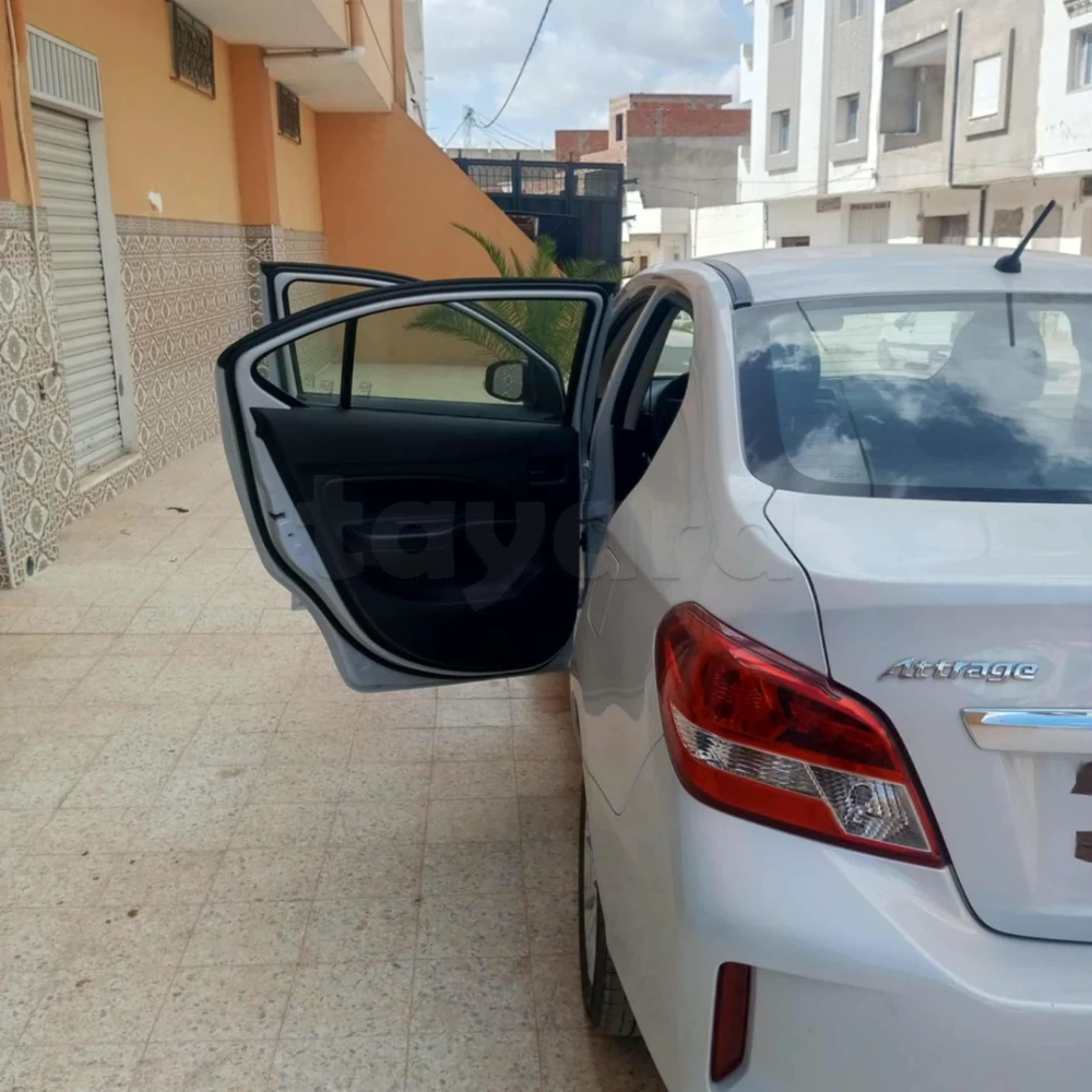 Mitsubishi Nativa