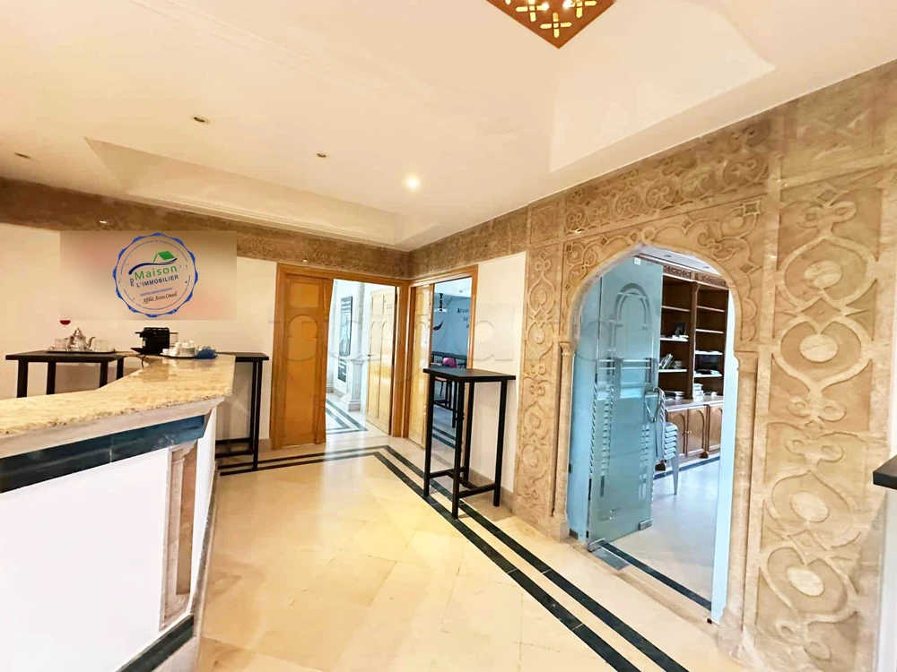 A louer Immeuble R3 en 850 m² à Alain Savary