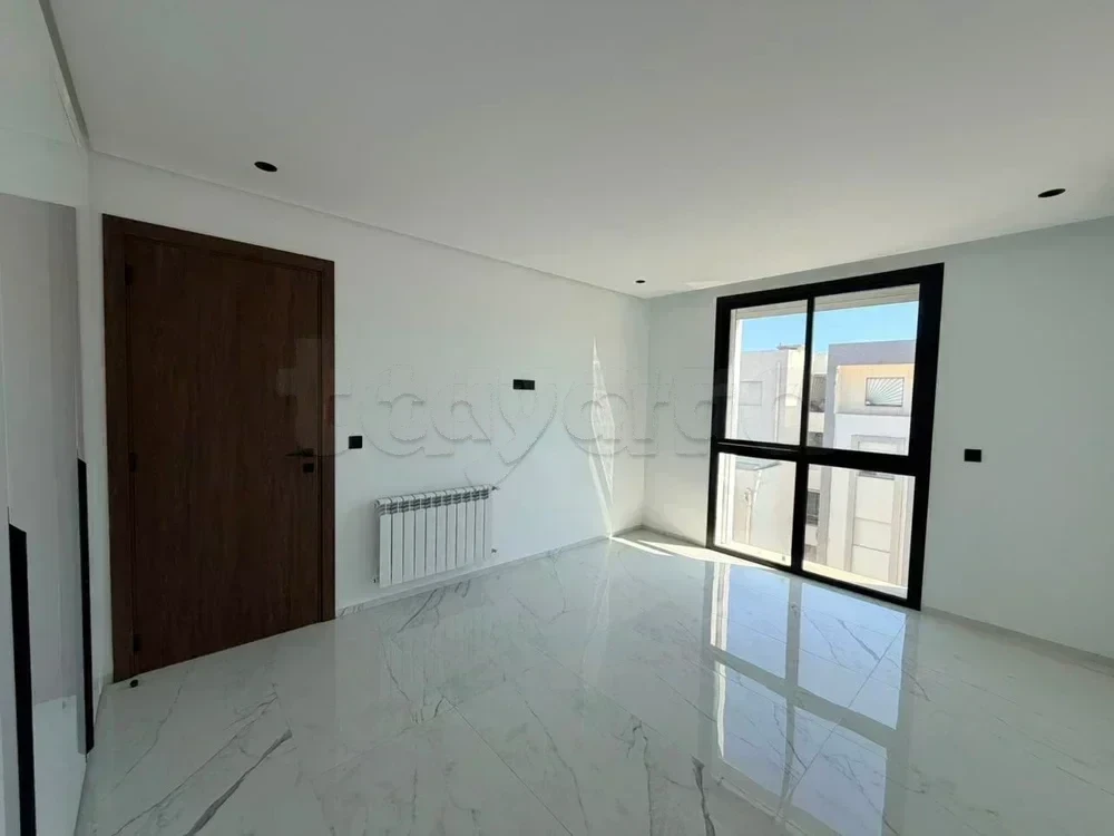 A vendre un appartement s+2 bonne orientation chez promoteur avec ppkss disponible immédiatement a la nouvelle soukra