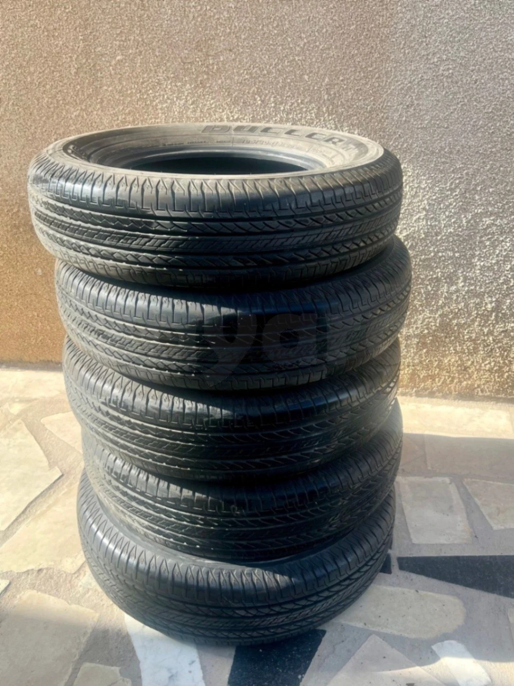 5 pneus Bridgestone Dueler 195/80 R15 96S
