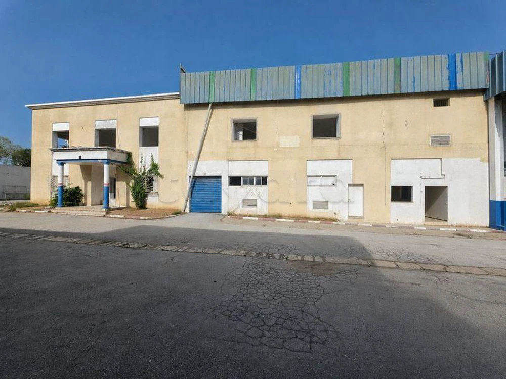 À vendre ensemble industriel de 7 050 m² dont 5 000 m² bâtis à Bir El Kassâa
