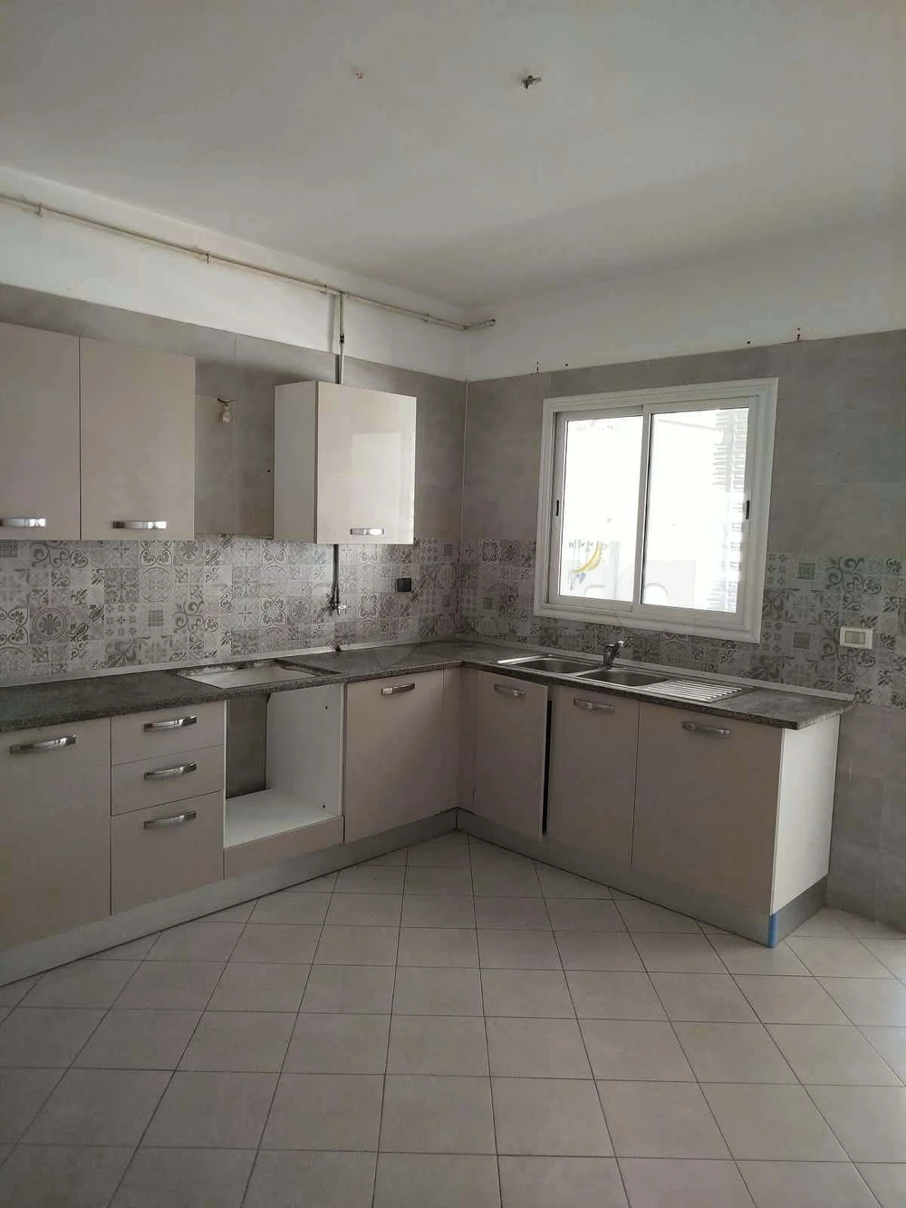 A LOUER UN APPARTEMENT S+2 HST A H.LIF