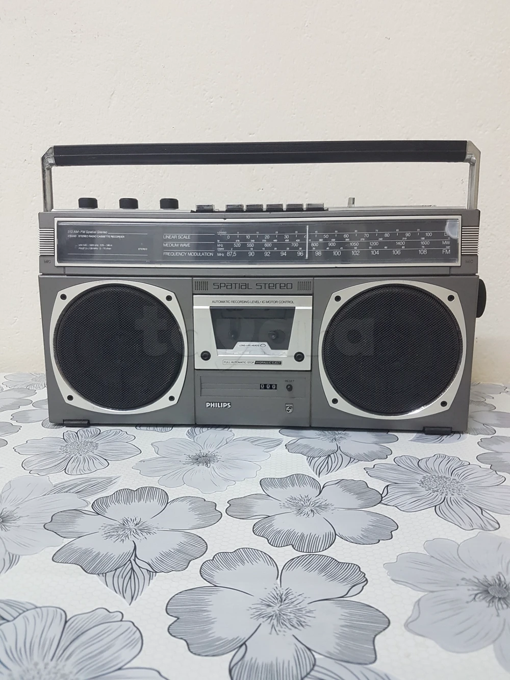Poste radio cassette spatial