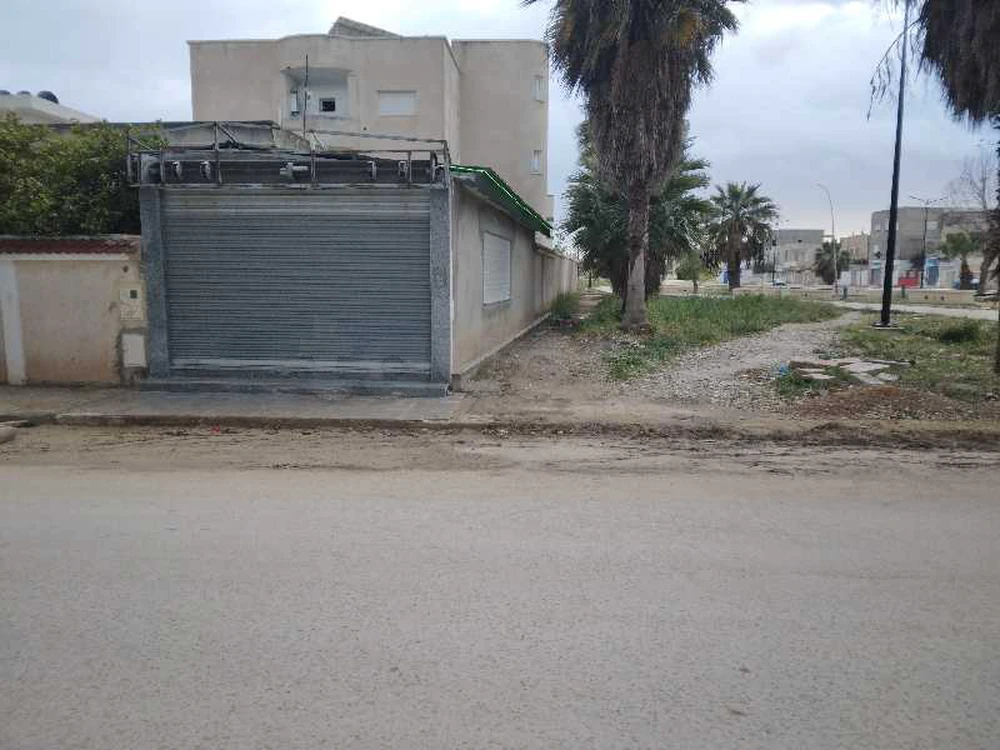 Local commercial 50m2 
Manouba centre